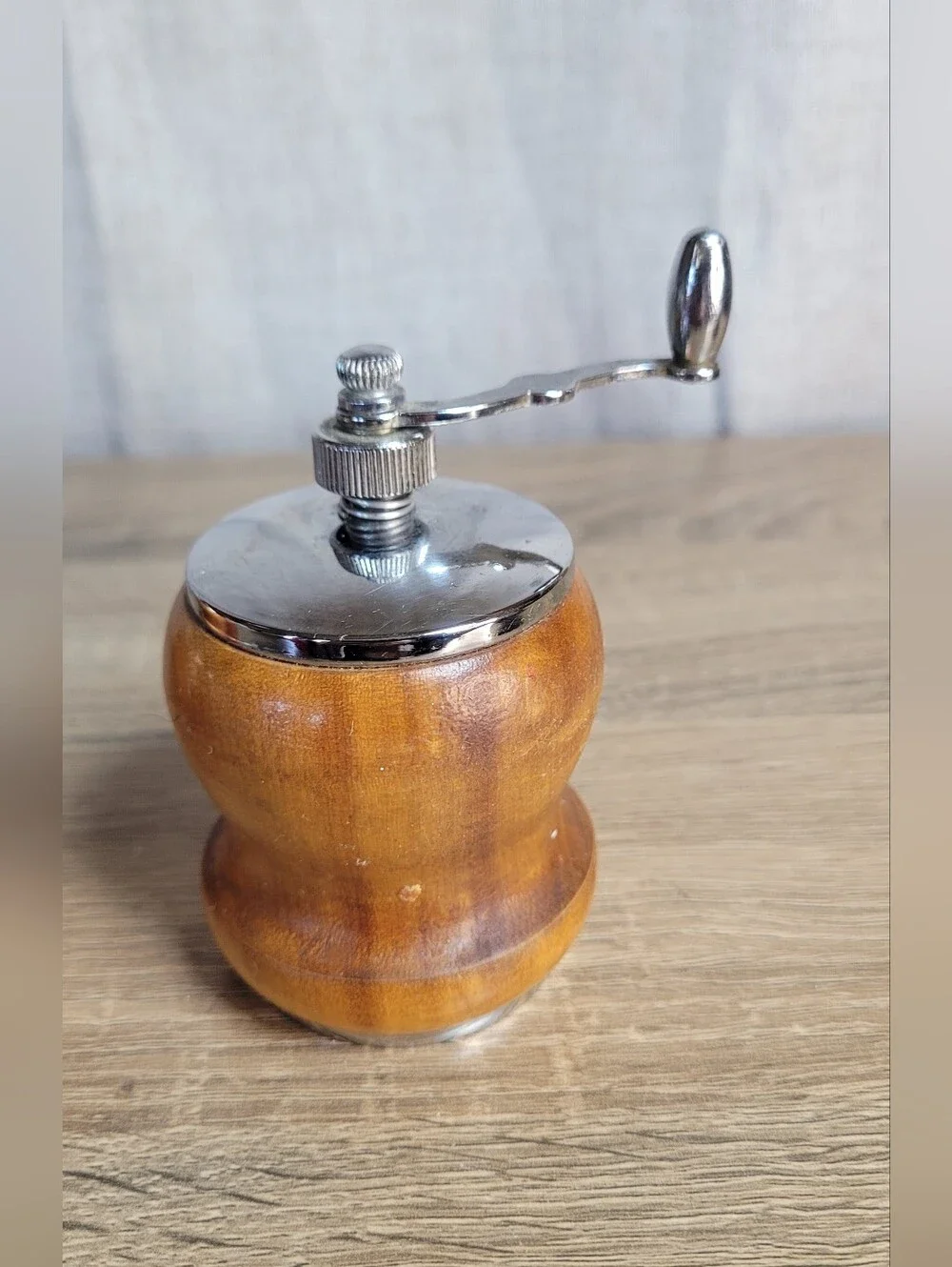 Wooden Salt and Pepper Mill Set with Chrome Tops - Brown MCM Vintage